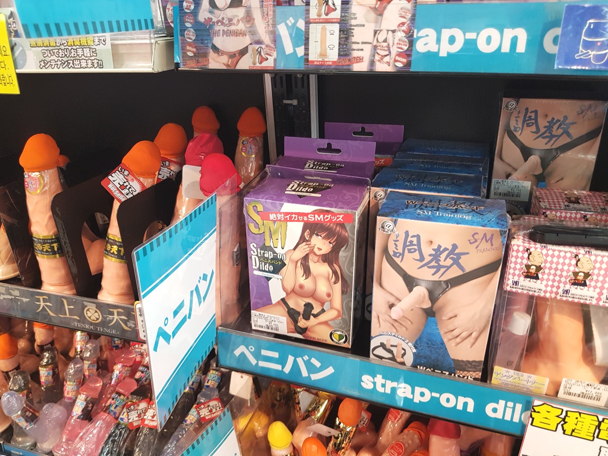 Sex with a sex toy in Ōsaka